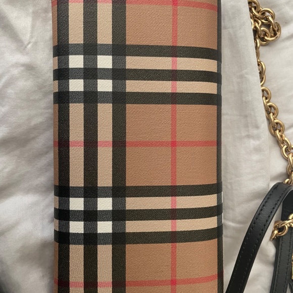 Burberry crossbody wallet